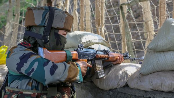 Jammu-Kashmir: कुपवाड़ा में लश्कर के 5 आतंकी ढेर, घुसपैठ की कोशिश रुकी