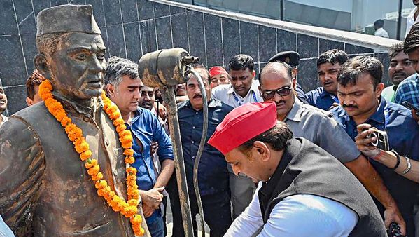 Jayaprakash Narayan: मार्क्सवाद से प्रभावित जेपी कम्युनिस्टों के खिलाफ क्यों थे?