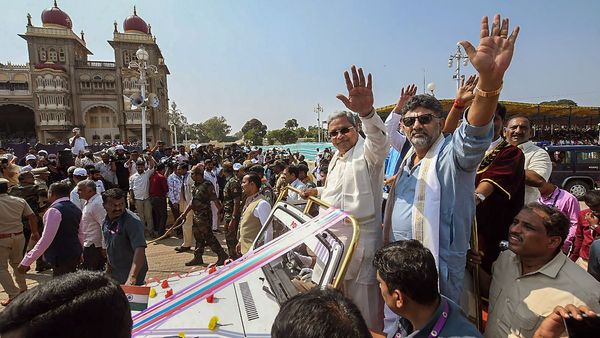 Karnataka: सिद्दारमैया ने कांग्रेस के पूर्व सहयोगी को क्यों कहा 'राजनीतिक खलनायक', बताया BJP से भी ज्यादा हताश