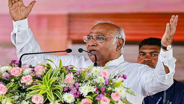 'हम पांचों राज्य जीतेंगे', खड़गे ने पीएम मोदी के MP दौरे पर भी किया कटाक्ष