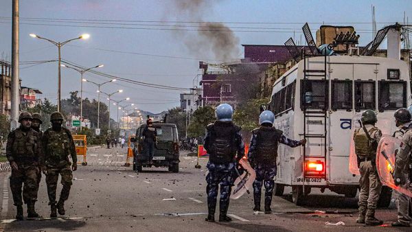 मणिपुर हिंसा: मंत्री के घर के बाहर ग्रेनेड हमला, CRPF जवान घायल