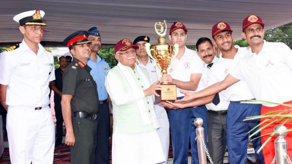 करनाल सैनिक स्कूल पहुंचे सीएम मनोहर लाल, कैडेट्स को किया पुरस्कृत...10 करोड़ देने की घोषणा