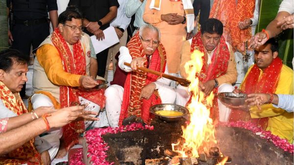 Navratri 2023: शारदीय नवरात्र के पहले दिन पंचकूला पहुंचे सीएम खट्टर, मनसा देवी मंदिर में की पूजा-अर्चना