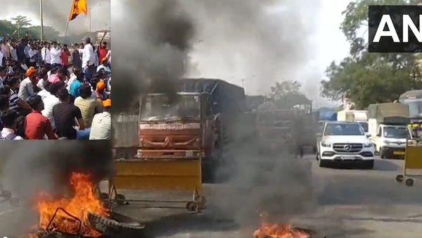 मराठा आंदोलन को लेकर फिर भड़की आग, सड़कों पर जलाए टायर, शिंदे कैंप के सांसद ने दिया इस्तीफा