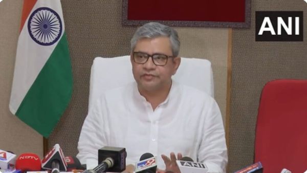 Apple Hacking Alert: जासूसी के आरोप पर केंद्र सरकार की सफाई, जांच के आदेश किए जारी