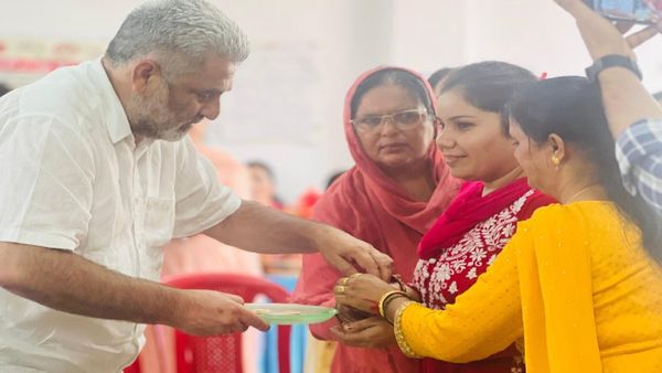 पंजाब: पठानकोट में 50 आंगनवाड़ी वर्कर्स को मिले नियुक्ति पत्र, मंत्री कटारूचक बोले- AAP सरकार अपने वादे पर खरी
