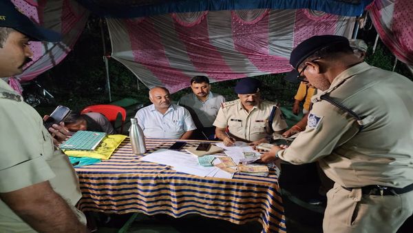 MP vidhansabha chunav 2023: छत्तीसगढ़ सीमा पर अनूपपुर चेक पोस्ट में दो युवकों से लाखो का कैश बरामद
