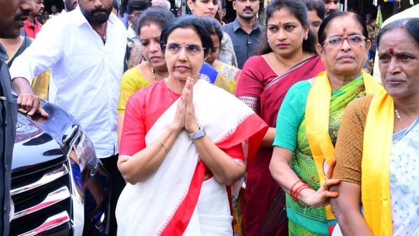 आंध्र प्रदेश सरकार के खिलाफ अब चंद्रबाबू की पत्नी भुवनेश्वरी का 'हल्ला बोल', निकालेंगी 'निजाम गेलावली' यात्रा