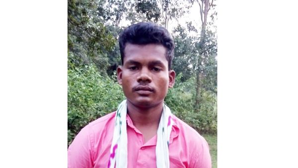 Chhattisgarh: मौत के मुंह से 8 दिन बाद लौटा जवान, माओवादियों ने पुलिस की नौकरी छोड़ने की शर्त पर छोड़ा