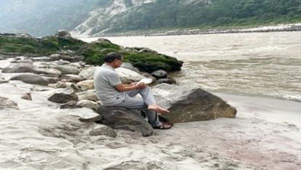 MP News: चुनाव घोषणा के बाद दार्शनिक अंदाज में दिखे सीएम शिवराज, कैप्शन लिखा- मां गंगा संस्कृति का प्रवाह