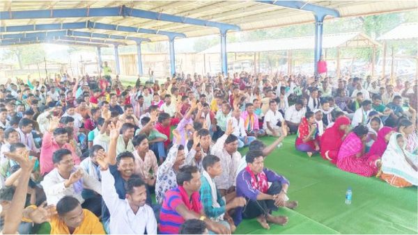 CG: कांग्रेस MLA की टिकट कटने नेताओं ने खोला मोर्चा, समर्थकों ने बेंजाम से की निर्दलीय चुनाव लड़ने की मांग