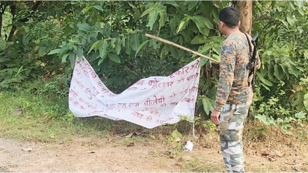 CG News: छत्तीसगढ़ विधानसभा चुनाव का नक्सलियों ने किया बहिष्कार, सुकमा-दंतेवाड़ा मार्ग पर लगाए बैनर-पोस्टर