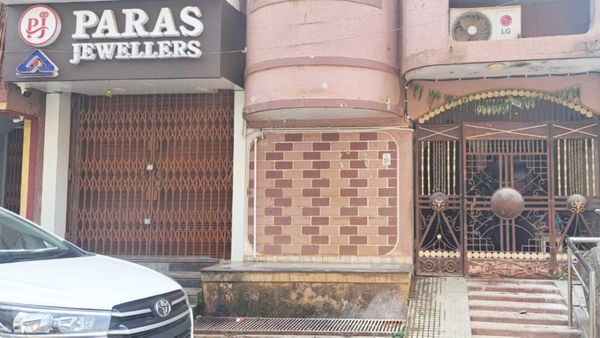 IT Raid In Jagdalpur: 20 किलो सोना, 30 लाख कैश... जगदलपुर में सराफा कारोबारी के घर मिला 'खजाना'