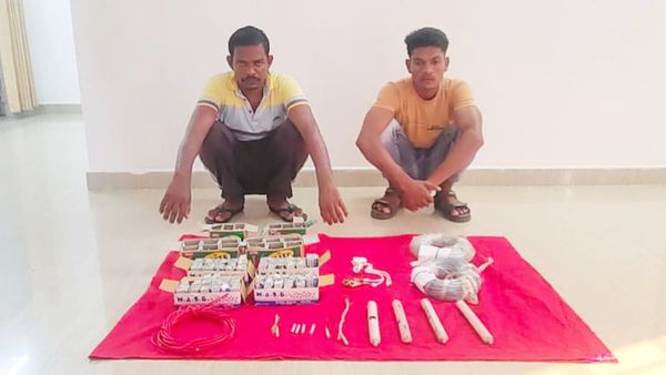 CG: सुकमा में 2 नक्सली सहयोगी गिरफ्तार, भारी मात्रा में मशीन स्क्रू, चार्जर और अन्य विस्फोटक सामग्री बरामद