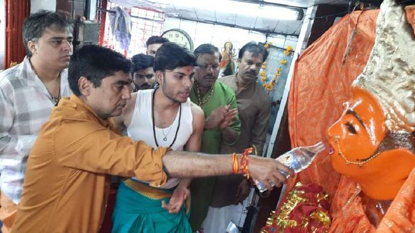 Navratri 2023 की महाष्टमी पर उज्जैन कलेक्टर ने लगाया माता को मदिरा भोग, कुछ ऐसी है मान्यता