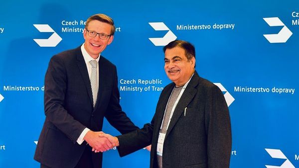 2027 तक चीन को हराकर दुनिया का नंबर 1 ऑटोमोबाइल निर्माता बनेगा भारत: नितिन गडकरी