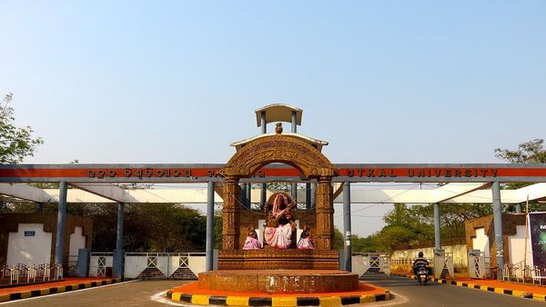 ओडिशा के विश्‍वविद्यालयों में ट्रेडिशनल सिलेबस का है वर्चस्‍व, जानें एडमीशन का हाल