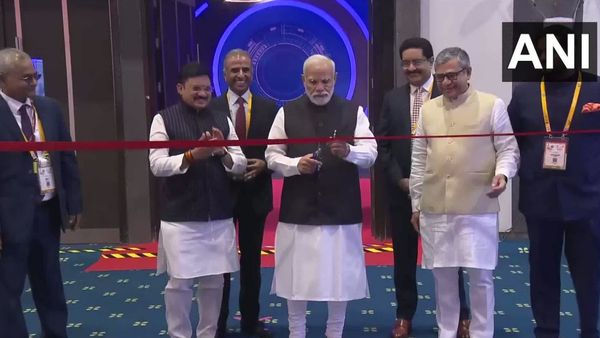 पीएम मोदी ने किया इंडिया मोबाइल कांग्रेस का उद्घाटन, देश को मिलीं 100 नई 5G लैब