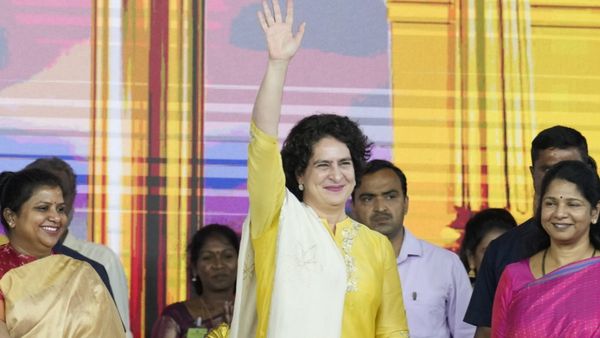 'हम एक साथ खड़े होंगे तो हमारी शक्ति को कोई रोक नहीं सकेगा', DMK महिला अधिकार सम्मेलन में बोलीं प्रियंका गांधी