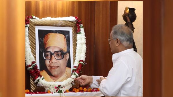 मुख्यमंत्री भूपेश बघेल ने किया स्वामी आत्मानंद को नमन, किया उनके योगदान को याद 
