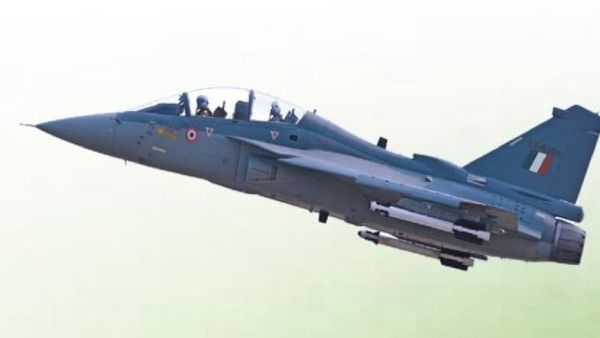 चीन-पाक सावधान! बढ़ेगी भारतीय वायु सेना की ताकत, HAL कल सौंपेगा पहला LCA ट्रेनर विमान