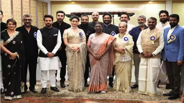 National Film Awards: विवेक अग्निहोत्री ने राष्ट्रपति के साथ शेयर की ग्रुप फोटोज, करण जौहर को किया क्रॉप
