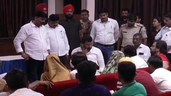 पुलिस के कड़े पहरे में ग्वालियर पहुंचे चंद्रशेखर आजाद रावण, जेल में बंद आंदोलनकारी के परिजनों से की मुलाकात