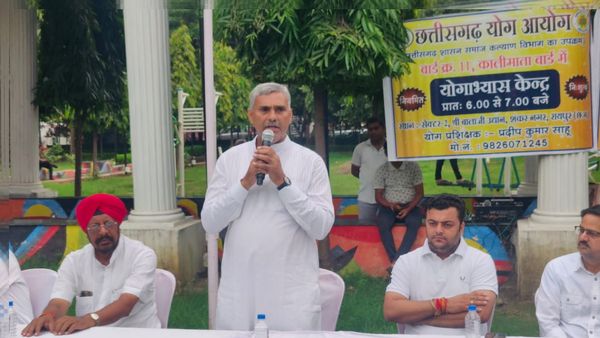 रायपुर में 48 वें निशुल्क नियमित योगाभ्यास केंद्र का शुभारंभ, ज्ञानेश शर्मा और कुलदीप जुनेजा हुए शामिल 