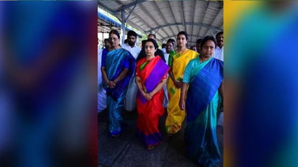 आंध्र प्रदेश में 'चुनावी लड़ाई' तेज, वाईएसआरसी और भुवनेश्वरी शुरू  करने जा रहीं यात्रा