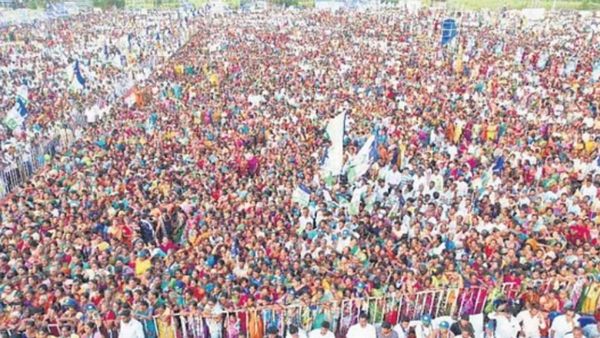 आंध्र प्रदेश: YSRC सामाजिक साधिकार बस यात्रा को राज्य के तीनों क्षेत्रों में मिली भारी प्रतिक्रिया