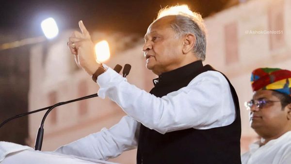 सीएम गहलोत की EC से की दखल की मांग , बोले- केंद्रीय एजेंसियां सिर्फ विपक्ष को बना रही निशाना