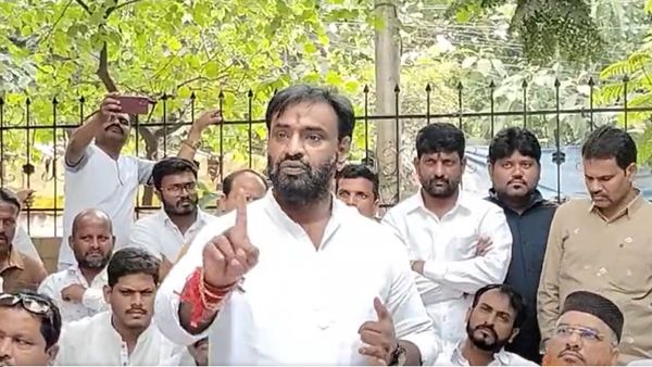 तेलंगाना: कांग्रेस से और भी नेता हो सकते हैं बीआरएस में शामिल, अजहरुद्दीन को टिकट देने से कांग्रेसी नाराज