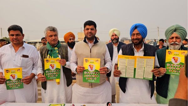 दुष्यंत चौटाला ने राजस्थान चुनाव के लिए जारी किया घोषणा पत्र, किसान-बुजुर्ग समेत युवाओं के लिए की ये घोषणाएं