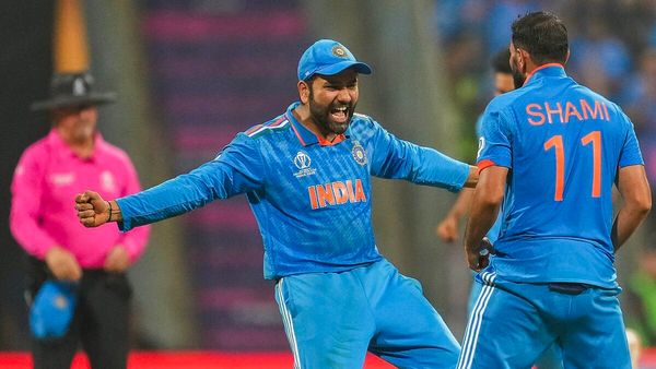 'Hold My 'वड़ा पाव', रोहित शर्मा को ऐसा कहना हर्षा भोगले को पड़ा भारी, सोशल मीडिया पर भड़के फैंस