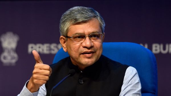 'क्या आपके पास राज्य प्रायोजित हमले का सबूत है'? IT मंत्रालय ने एप्पल से मांगा जवाब