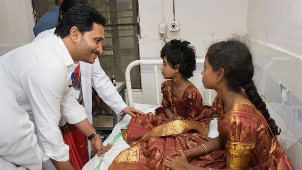 आंध्र प्रदेश ट्रेन हादसा: सीएम जगन मोहन रेड्डी ने पीएम मोदी और रेल मंत्री से पूछे तीन सवाल