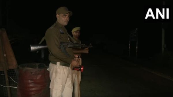 Jammu-Kashmir News: जम्मू पुलिस ने नाकाम की आतंकी साजिश, टिफिन बॉक्स टाइमर बेस्ड IED किया बरामद