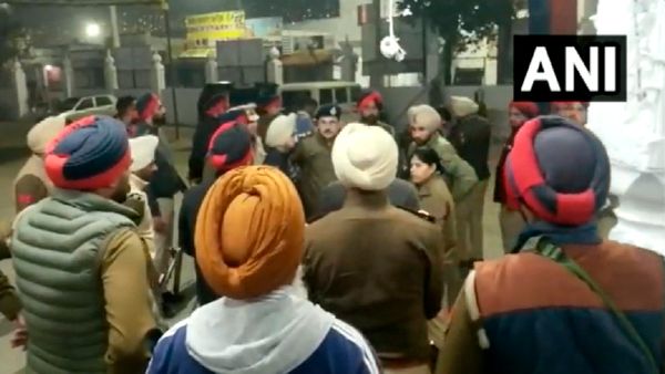 पंजाब: कपूरथला गुरुद्वारे में निहंग सिखों और पुलिस के बीच झड़प, गोलीबारी में एक कांस्टेबल की मौत, 5 घायल