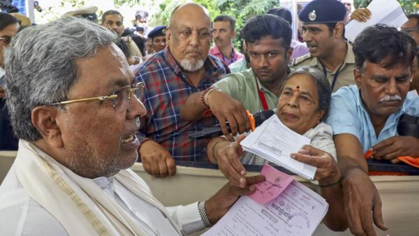 कर्नाटक सरकार ने जाति जनगणना रिपोर्ट स्वीकार की, तो कांग्रेस का क्या होगा?