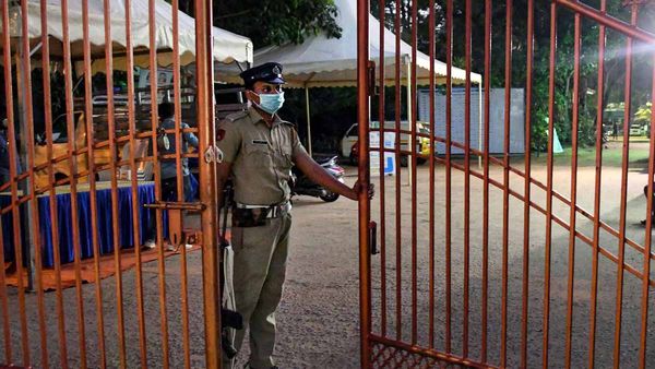 Kerala School: गन के साथ स्कूल में घुसा 18 साल का पूर्व छात्र, क्लास में जाकर की फायरिंग, मची अफरा-तफरी