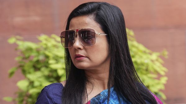Mahua Moitra: क्या सुप्रीम कोर्ट महुआ को भी बचाने की कोशिश करेगा? 