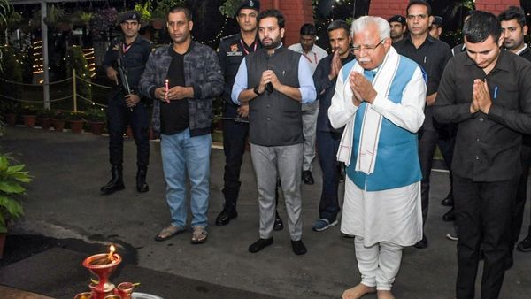 संत कबीर कुटीर में सीएम खट्टर ने मनाई दीपावली, प्रदेशवासियों के लिए की उज्जवल भविष्य की कामना