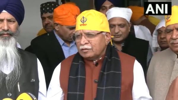 श्री नाडा साहिब गुरुद्वारे पहुंचे सीएम मनोहर लाल खट्टर, गुरु ग्रंथ साहिब के सामने टेका माथा