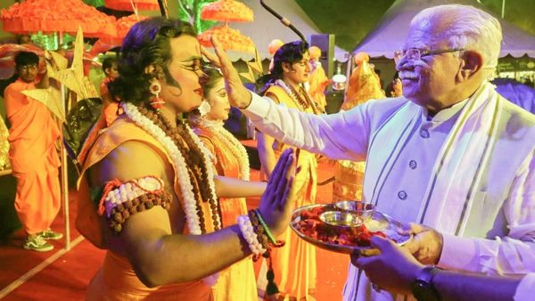 दीपावली महोत्सव में शामिल होने सूरजकुंड पहुंचे सीएम खट्टर, सरयू आरती में हुए शामिल