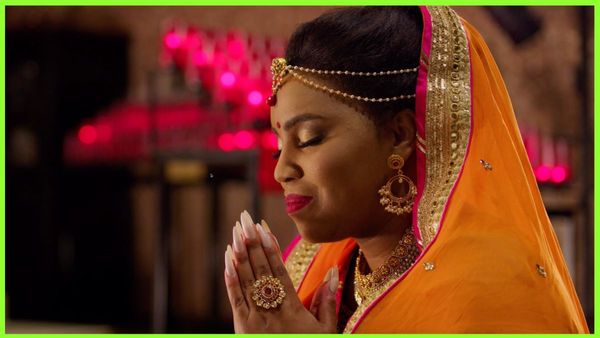 CM नीतीश की खबर लेने वाली गायिका मैरी मिलबेन ने दी दीपावली की शुभकामनाएं, गाया- ओम जय जगदीश हरे…