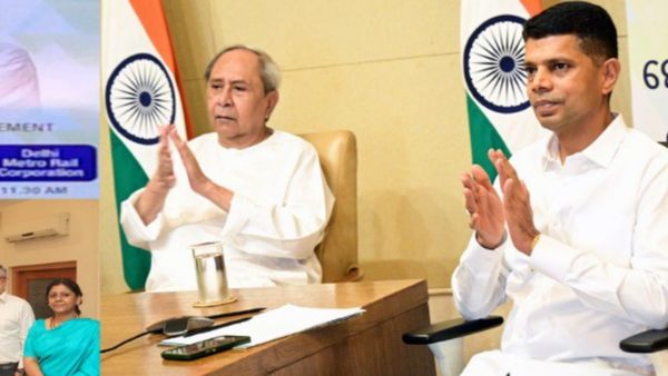 ओडिशा: सीएम नवीन पटनायक ने भुवनेश्वर में झुग्गीवासियों को सौंपी नये मकानों की चाबियां, बोले- बेहद खुशी हो रही