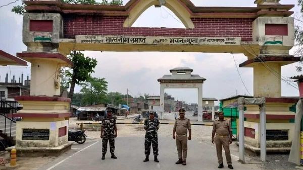 Indo Nepal Border Maharajganj: 85 किलो चरस के साथ चार तस्कर गिरफ्तार, अंतरराष्ट्रीय कीमत जान उड़ जाएंगे होश