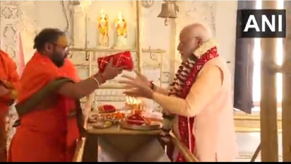 CG Election 2023: छत्तीसगढ़ के डोंगरगढ़ पहुंचे पीएम मोदी, मां बम्लेश्वरी मंदिर में की पूजा-अर्चना