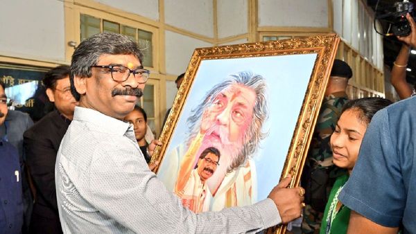 Jharkhand: सीएम हेमंत सोरेन ने चाइल्ड आर्टिस्ट एग्जीबिशन का किया उद्घाटन, इस थीम पर बनायी गयी पेंटिंग को सराहा