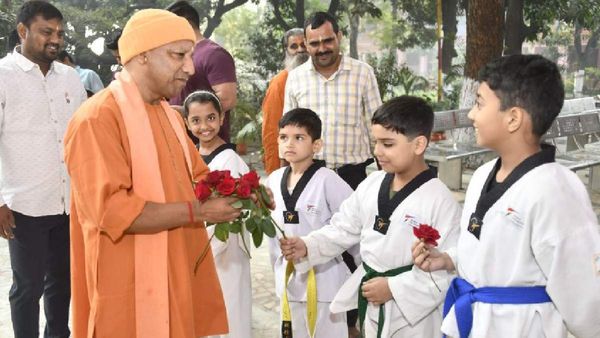 Happy Children's Day 2023: बाल दिवस पर इस खास अंदाज में नजर आए CM Yogi, प्रदेशवासियों को दी शुभकामनाएं